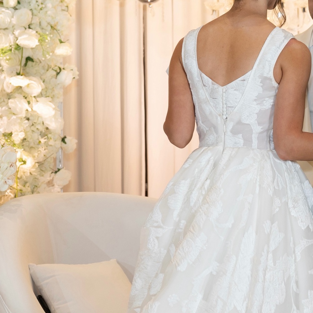 Eva Lendel “Camilla” Wedding Dress - Picture 5 of 9